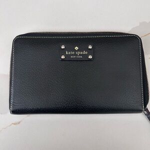 Kate Spade Black Leather Zip Wallet Pocket Book with Gold Logo Plate